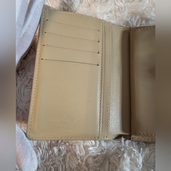 Louis Vuitton Monogrammed Gold Vernis Bifold Wallet Authentic Preloved - Picture 13 of 16